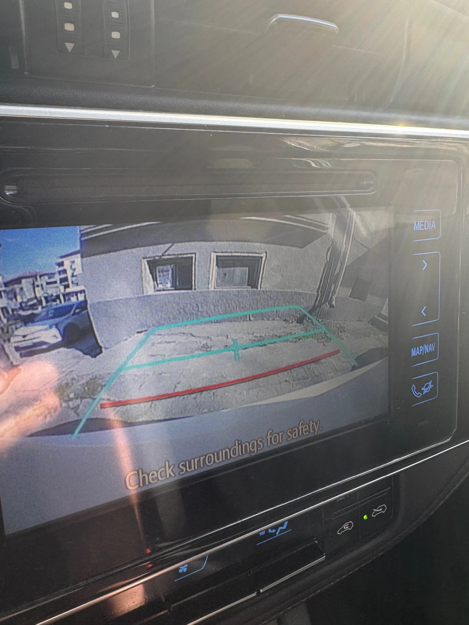 Toyota Auris Hybrid 1.8i Facelift/Navi, снимка 14 - Автомобили и джипове - 54038021