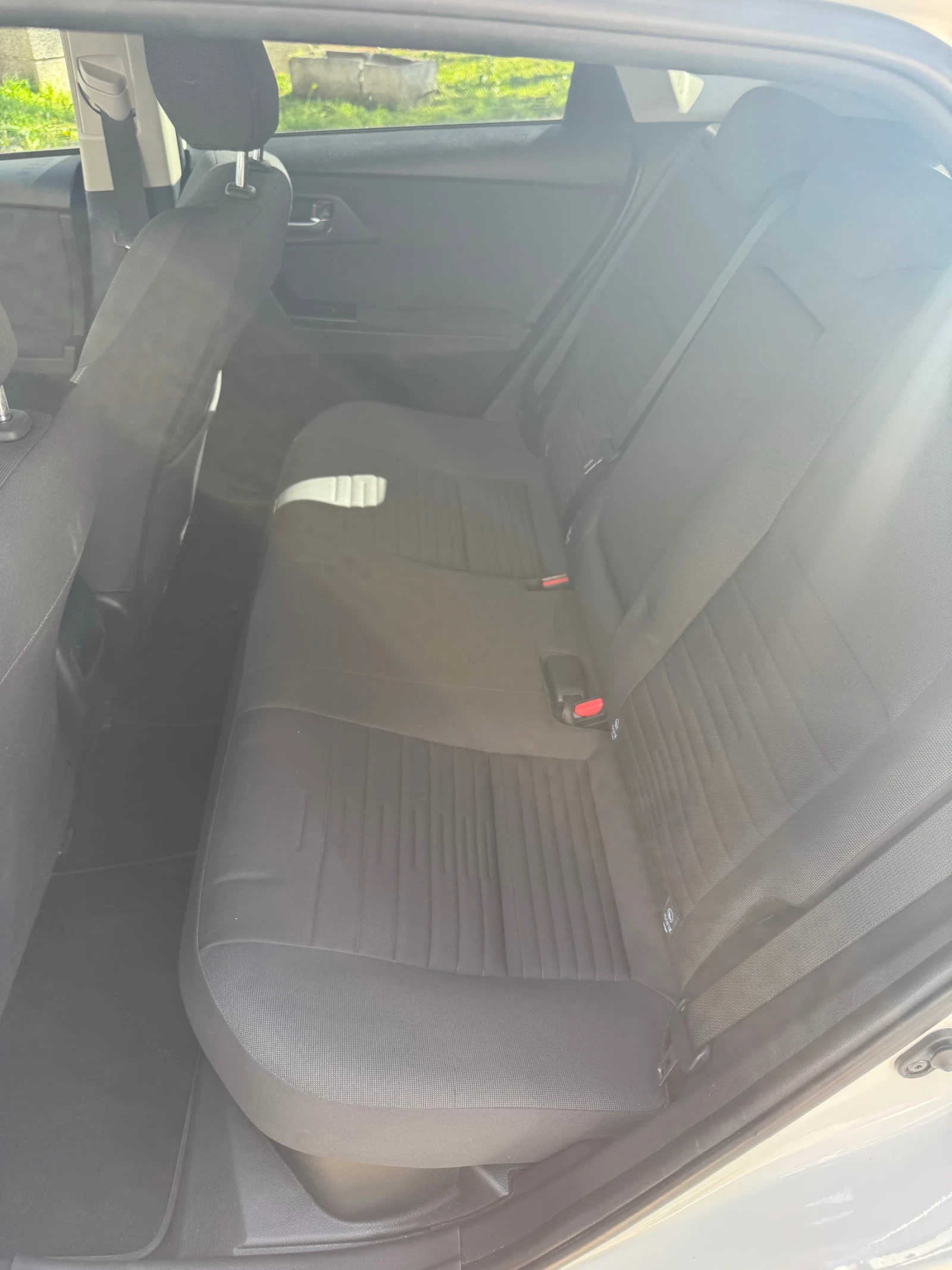 Toyota Auris Hybrid 1.8i Facelift/Navi, снимка 10 - Автомобили и джипове - 54038021