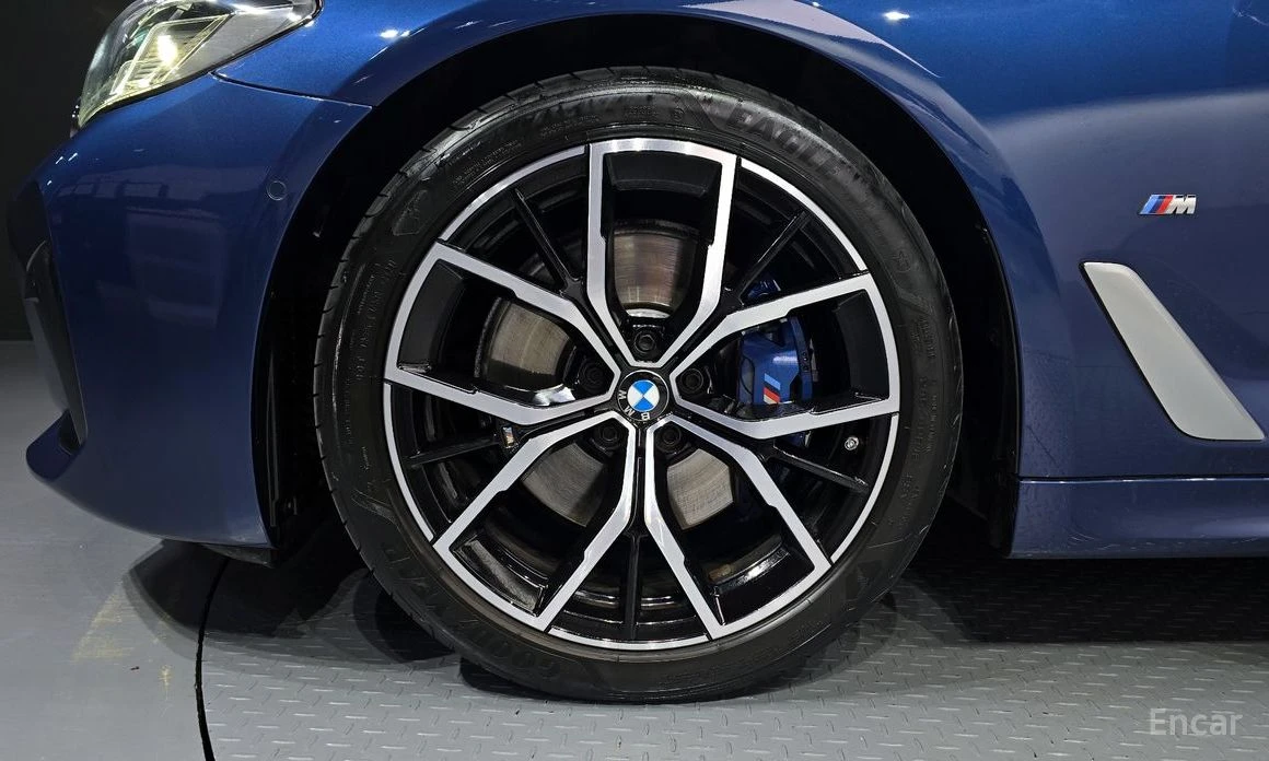 BMW 530 i* M Sport* HARMAN KARDON* DISTRONIC* HEAD-UP* , снимка 5 - Автомобили и джипове - 54239415