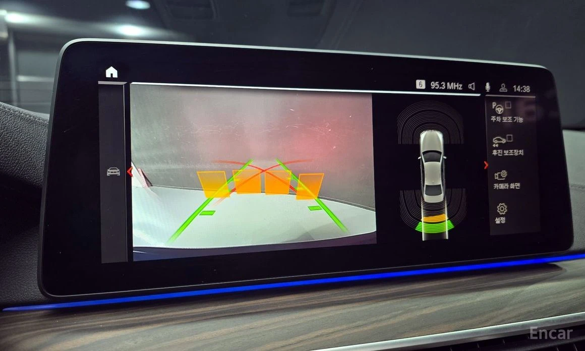 BMW 530 i* M Sport* HARMAN KARDON* DISTRONIC* HEAD-UP* , снимка 13 - Автомобили и джипове - 54239415