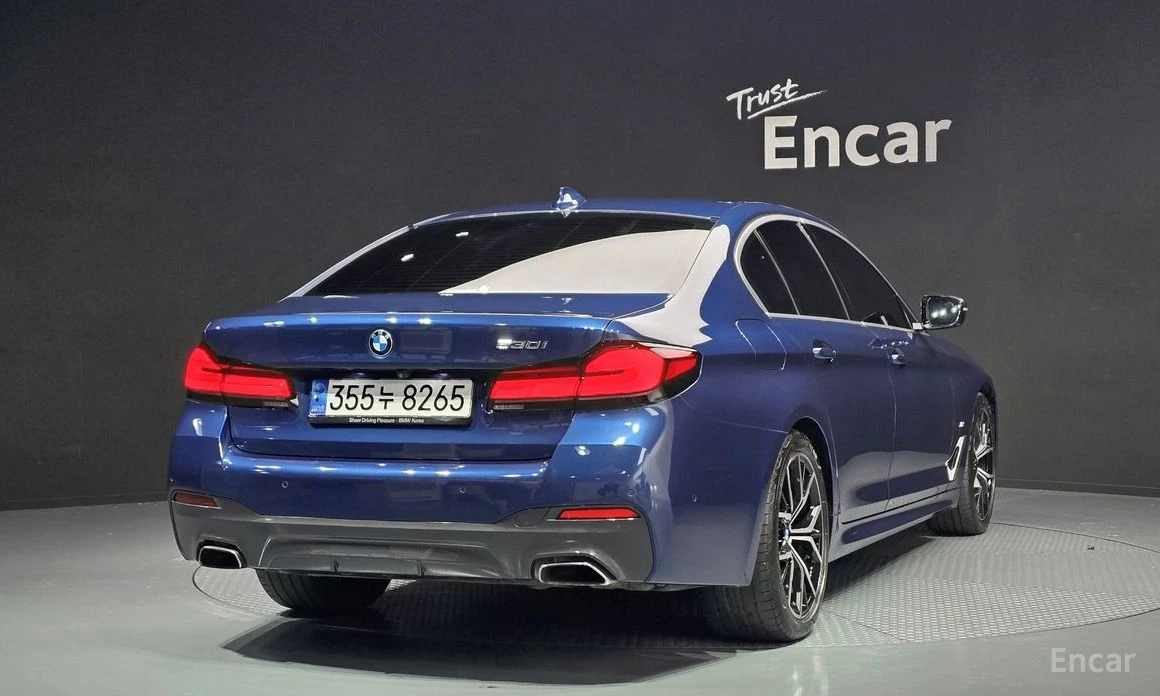 BMW 530 i* M Sport* HARMAN KARDON* DISTRONIC* HEAD-UP* , снимка 3 - Автомобили и джипове - 54239415