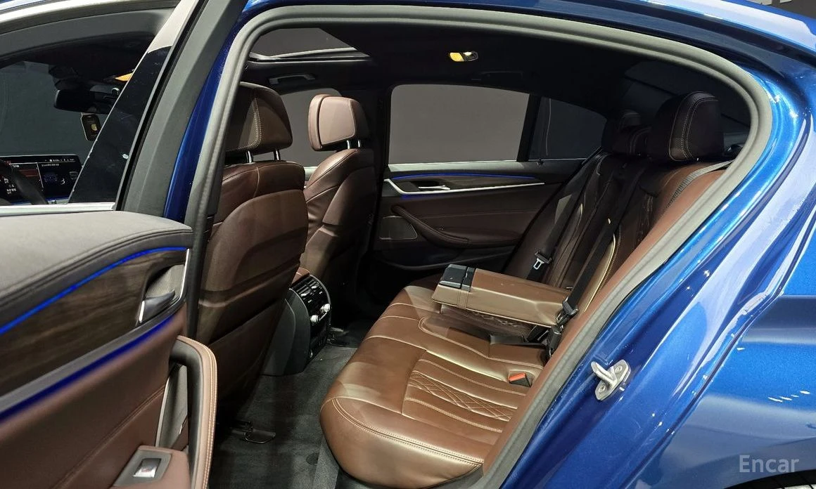 BMW 530 i* M Sport* HARMAN KARDON* DISTRONIC* HEAD-UP* , снимка 15 - Автомобили и джипове - 54239415