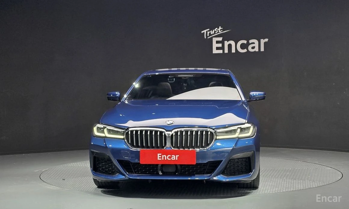 BMW 530 i* M Sport* HARMAN KARDON* DISTRONIC* HEAD-UP* , снимка 2 - Автомобили и джипове - 54239415