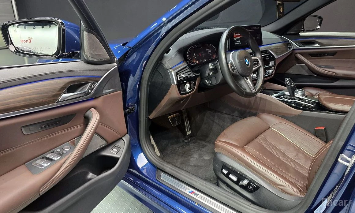 BMW 530 i* M Sport* HARMAN KARDON* DISTRONIC* HEAD-UP* , снимка 6 - Автомобили и джипове - 54239415