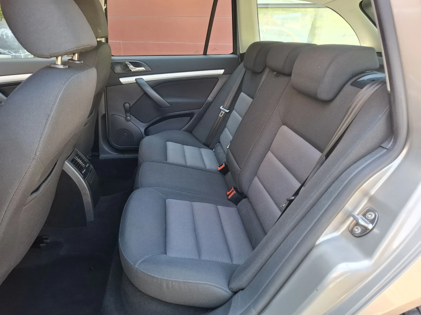 Skoda Octavia 1.6i-102к.с.АВТОМАТ* НАВИ* АВТОПИЛОТ* ОТЛИЧНА , снимка 10 - Автомобили и джипове - 54569817