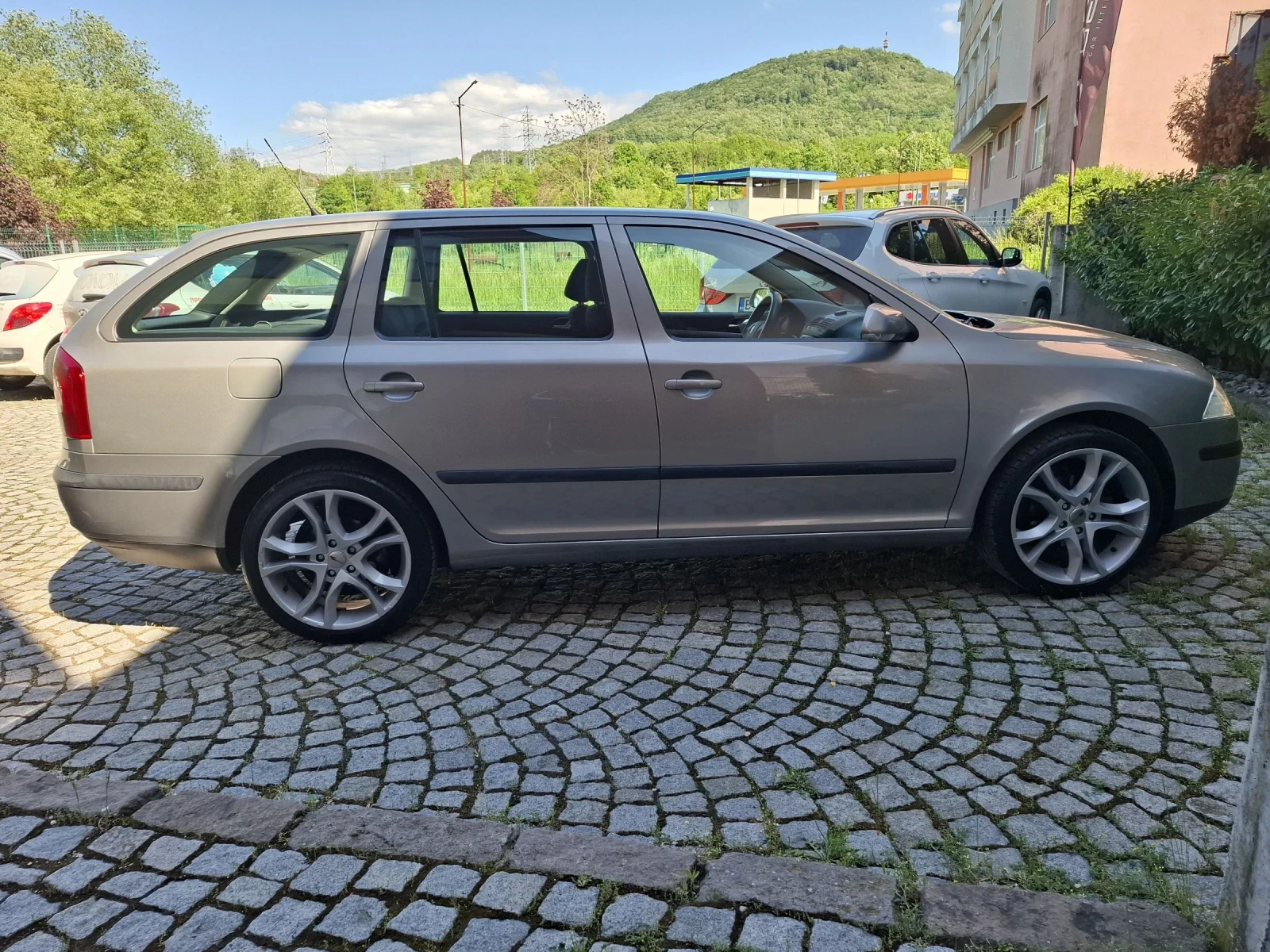 Skoda Octavia 1.6i-102к.с.АВТОМАТ* НАВИ* АВТОПИЛОТ* ОТЛИЧНА , снимка 6 - Автомобили и джипове - 54569817