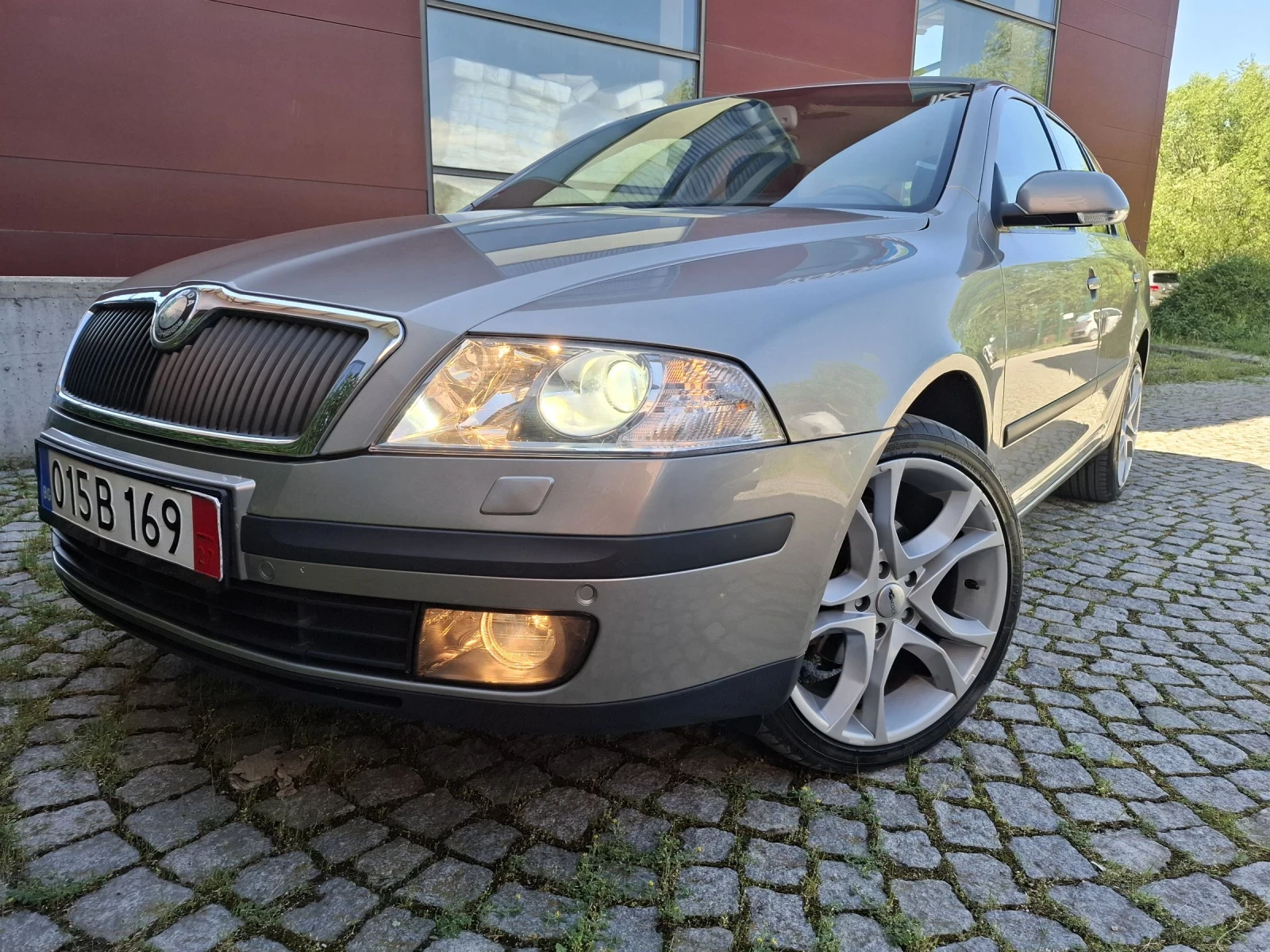 Skoda Octavia 1.6i-102к.с.АВТОМАТ* НАВИ* АВТОПИЛОТ* ОТЛИЧНА 