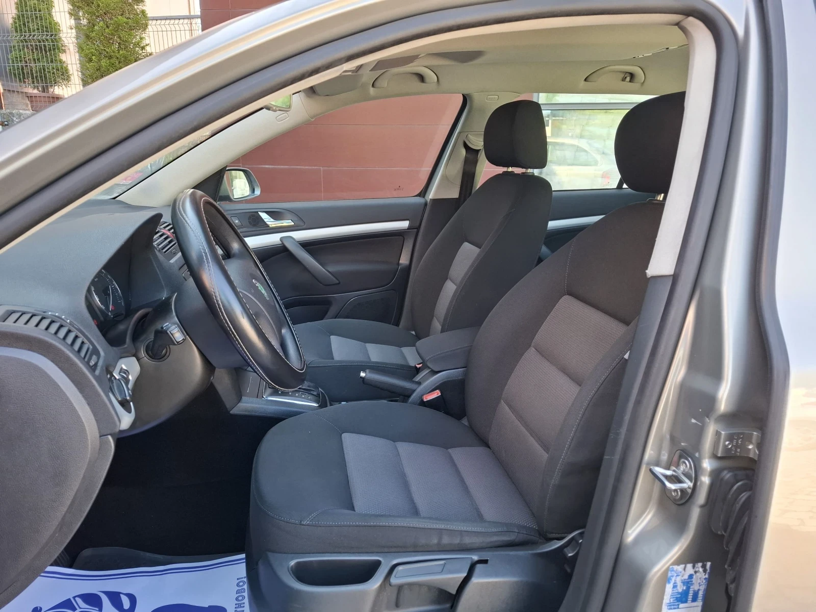Skoda Octavia 1.6i-102к.с.АВТОМАТ* НАВИ* АВТОПИЛОТ* ОТЛИЧНА , снимка 9 - Автомобили и джипове - 54569817