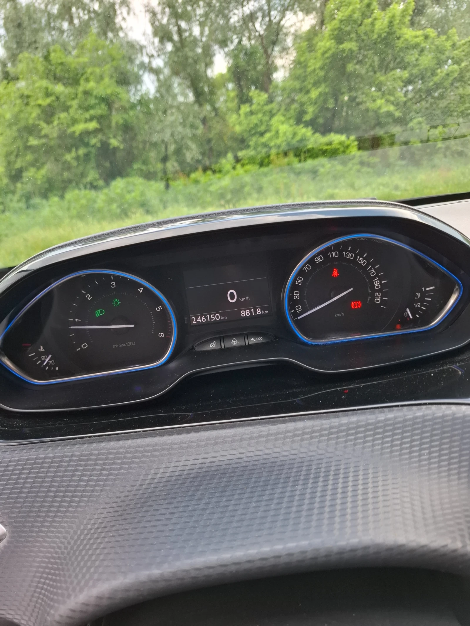 Peugeot 2008, снимка 12 - Автомобили и джипове - 54940313
