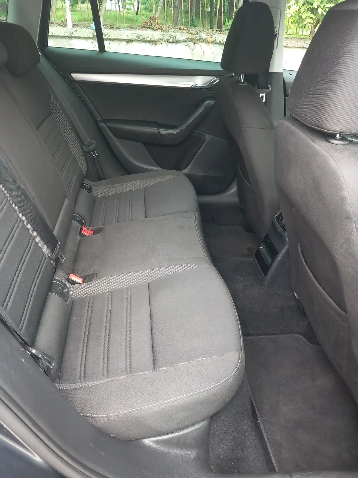 Skoda Octavia 1.6 TDI, снимка 5 - Автомобили и джипове - 55087294