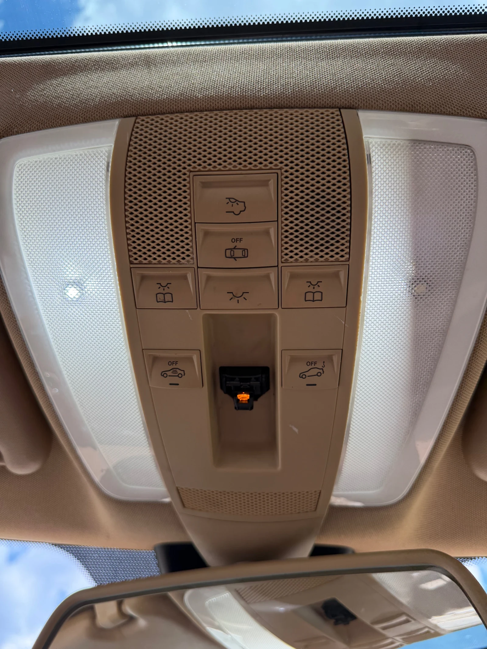 Mercedes-Benz C 200 МНОГО РЯДЪК ЕКЗЕМПЛЯР, снимка 13 - Автомобили и джипове - 55970871