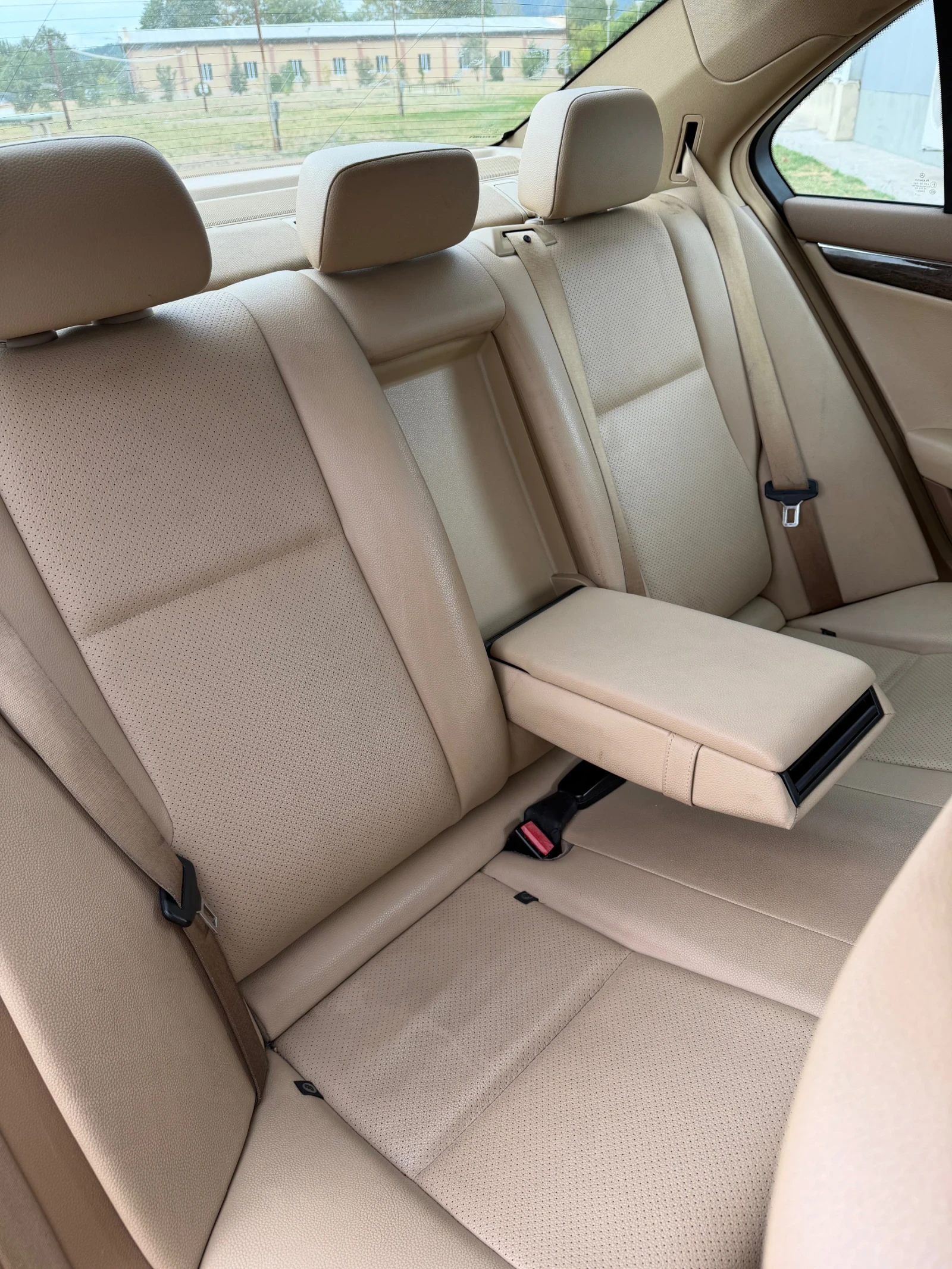 Mercedes-Benz C 200 МНОГО РЯДЪК ЕКЗЕМПЛЯР, снимка 8 - Автомобили и джипове - 56262516