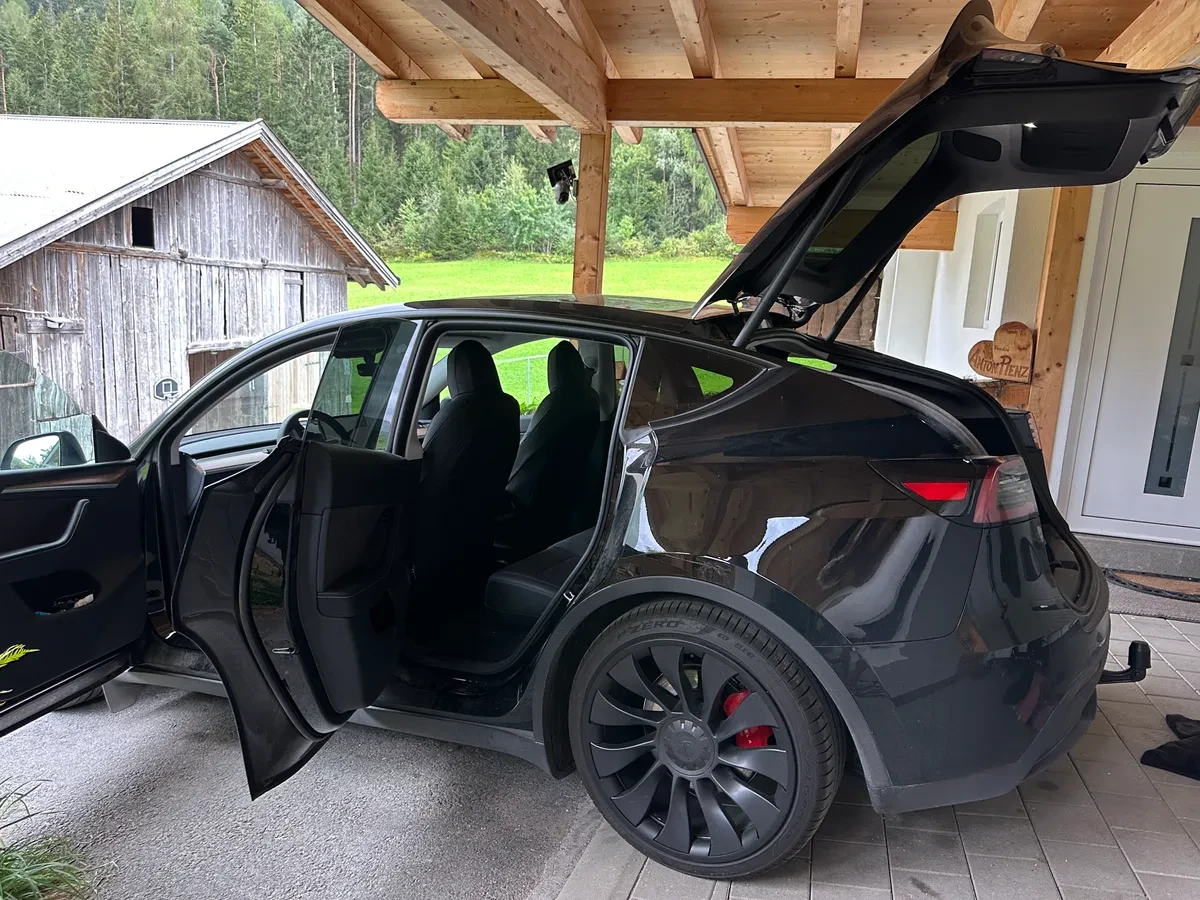 Tesla Model Y Performance Теглич, снимка 8 - Автомобили и джипове - 56133467