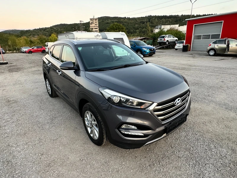 Hyundai Tucson 1.7 CRDI  Xpossiblie с ПРОБЛЕМ В МОТОРА, снимка 1 - Автомобили и джипове - 47334855