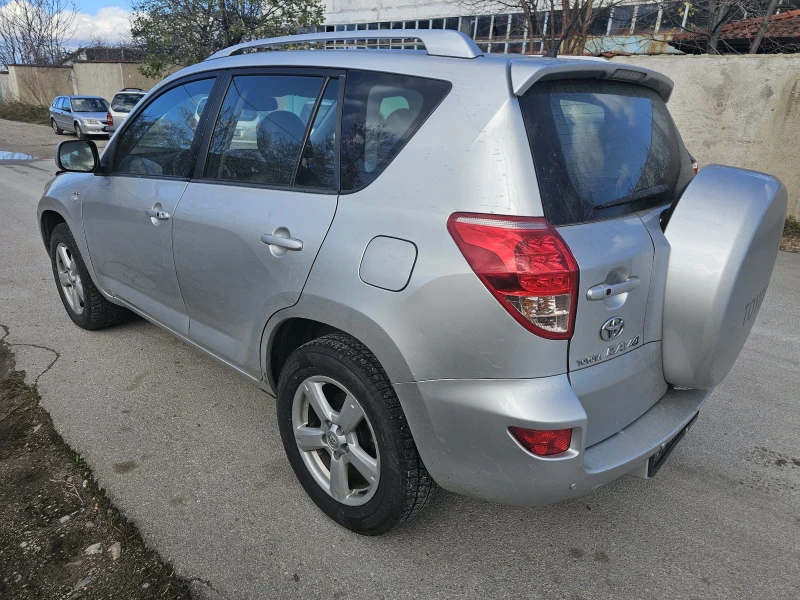 Toyota Rav4 2.2 D4-D 136 4x4, снимка 4 - Автомобили и джипове - 48066018