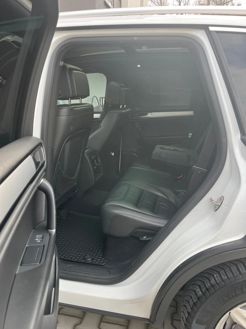 VW Touareg, снимка 7 - Автомобили и джипове - 53120735
