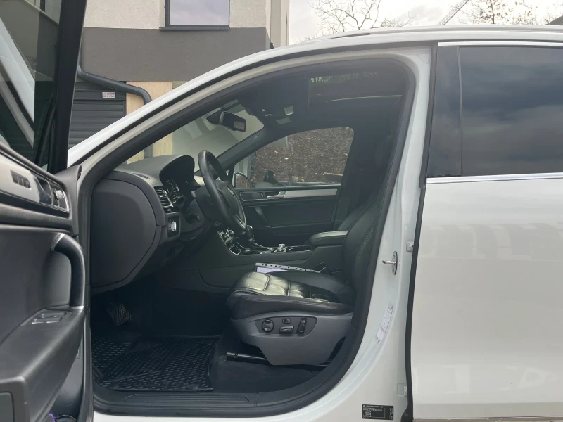 VW Touareg, снимка 6 - Автомобили и джипове - 53120735