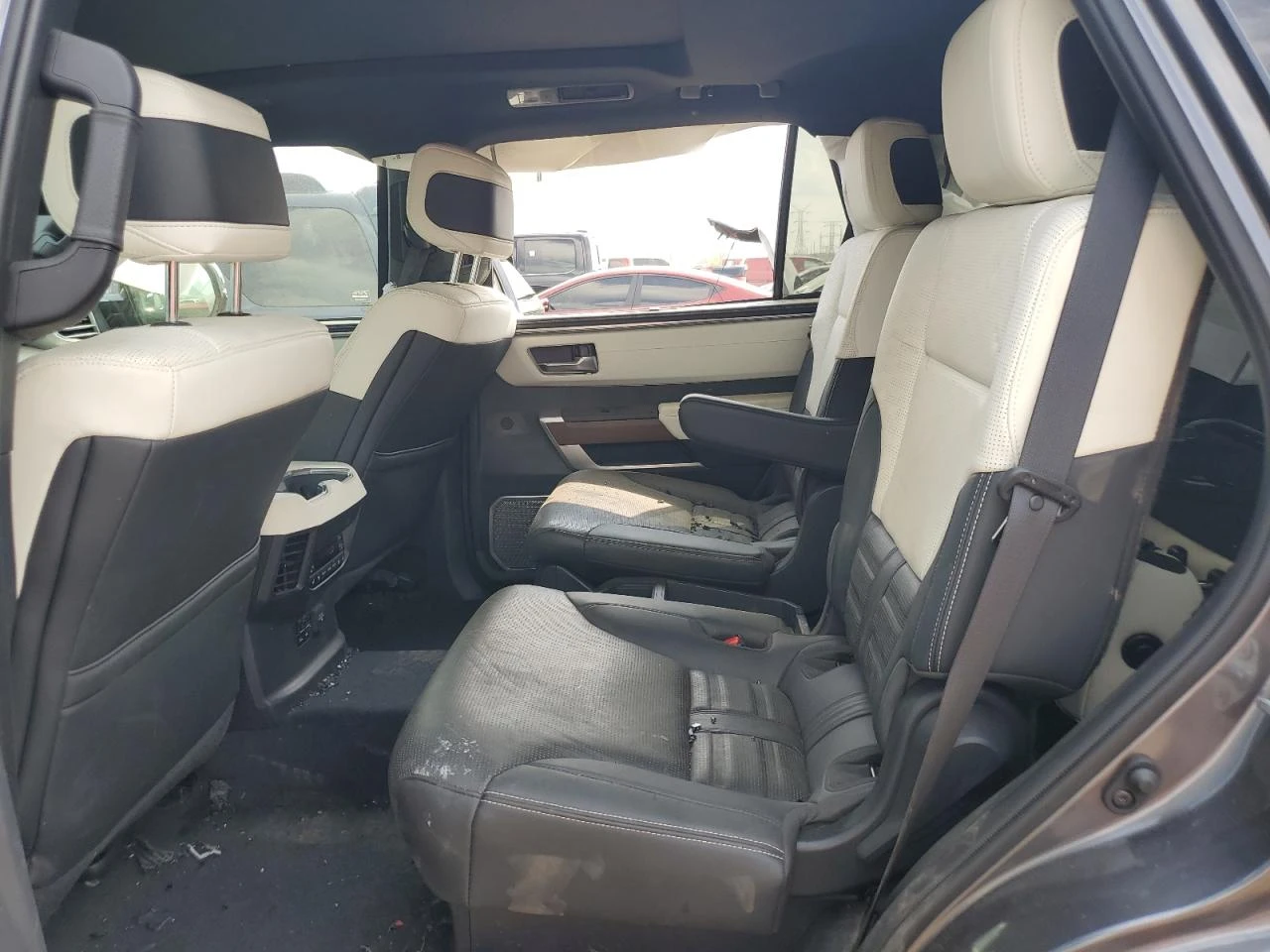 Toyota Sequoia SR5  - изображение 8