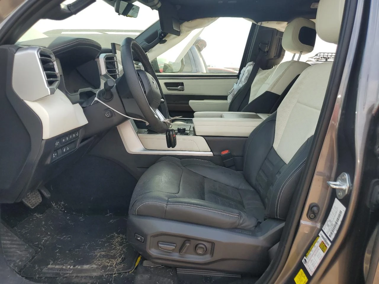 Toyota Sequoia SR5  - изображение 7