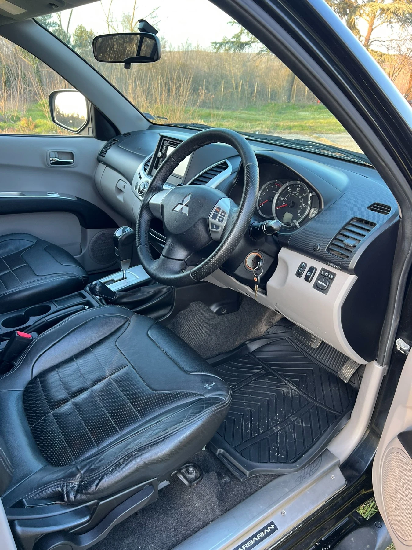 Mitsubishi L200 Barbarian 178ps, снимка 15 - Автомобили и джипове - 53865505