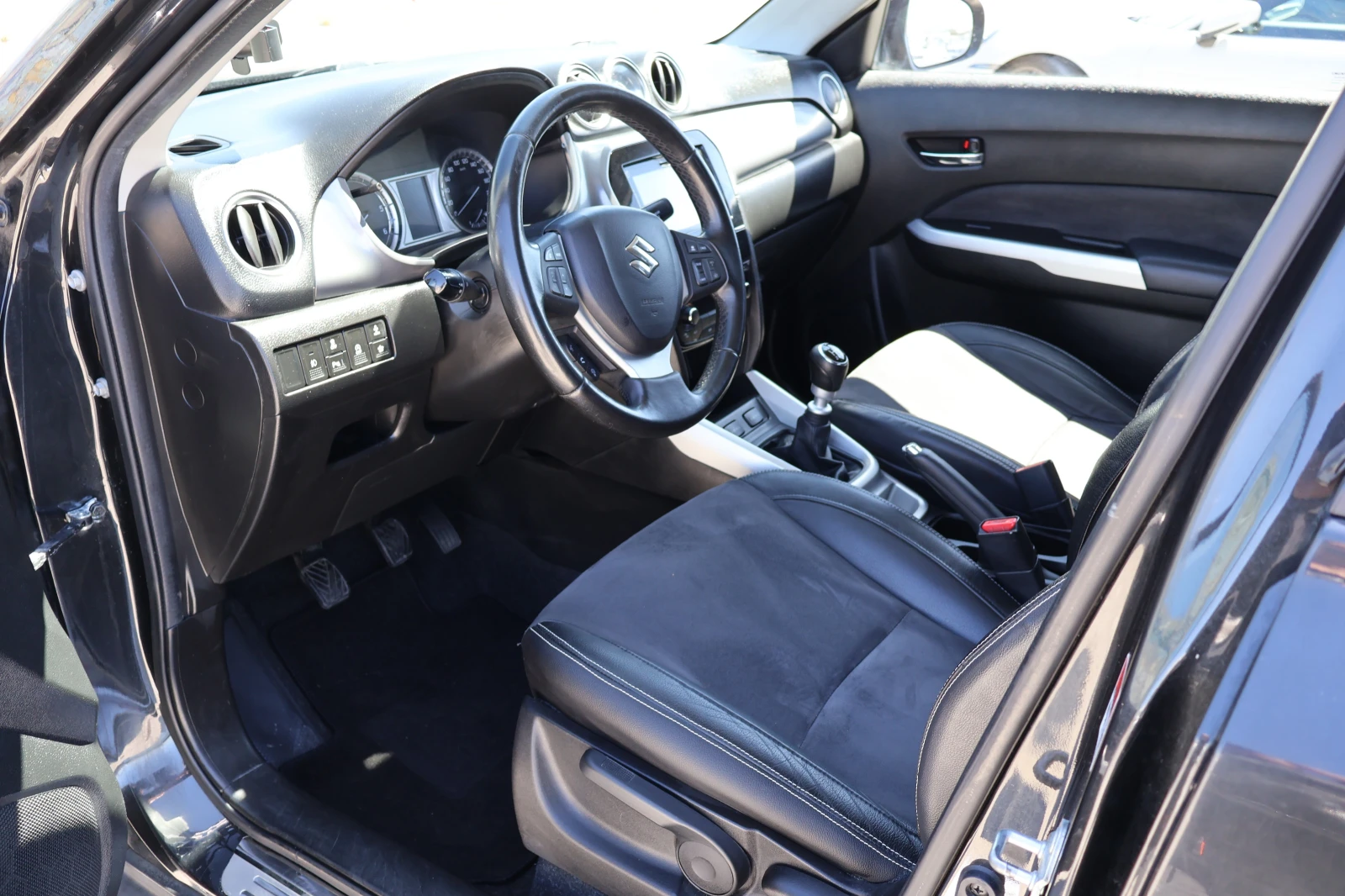 Suzuki Vitara 1.6 DDIS МНОГО ЕКСТРИ, снимка 11 - Автомобили и джипове - 53931584