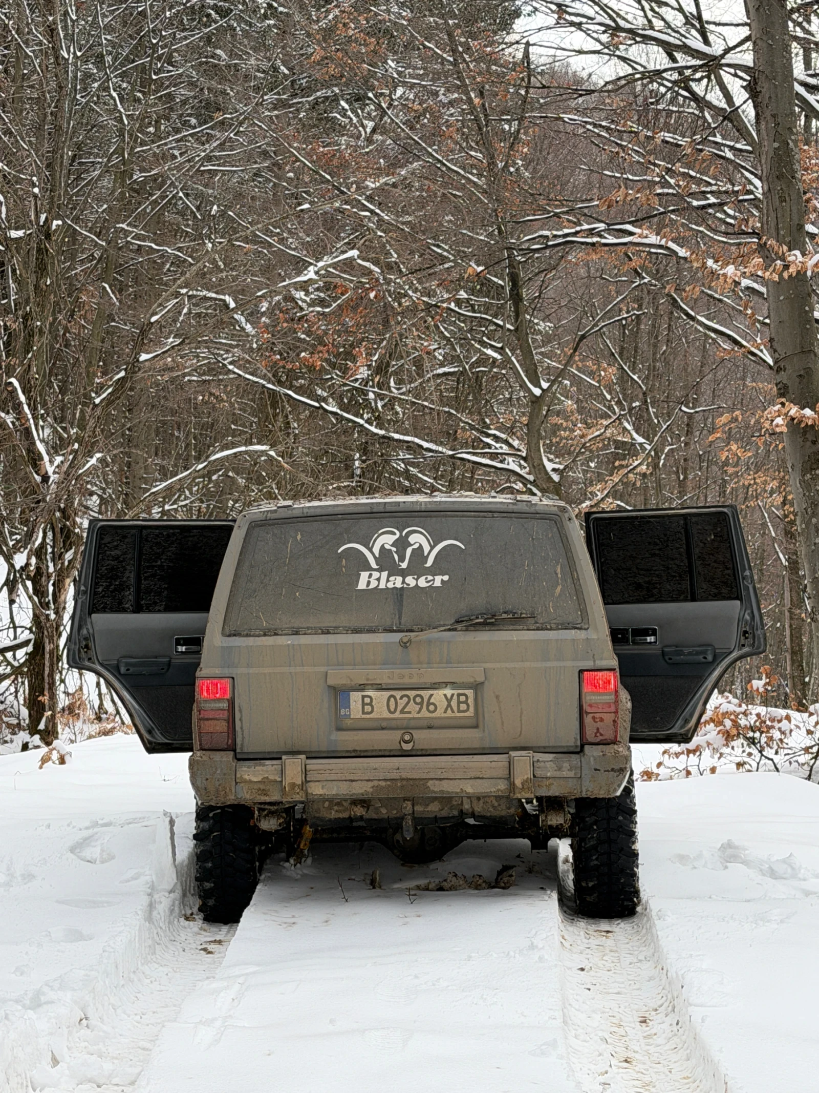 Jeep Cherokee, снимка 12 - Автомобили и джипове - 54042710