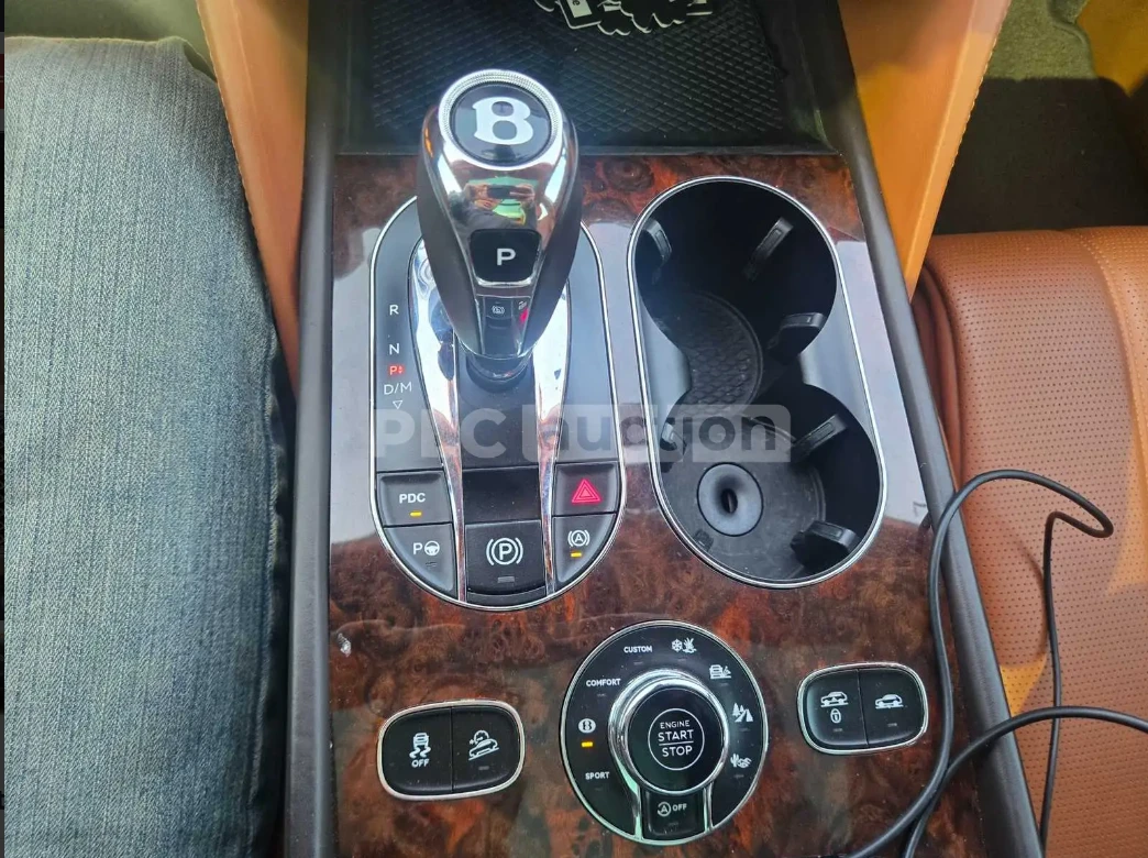 Bentley Bentayga ПОДГРЕВИ* ОБДУХВАНЕ* ХЕД ЪП, снимка 6 - Автомобили и джипове - 54247170