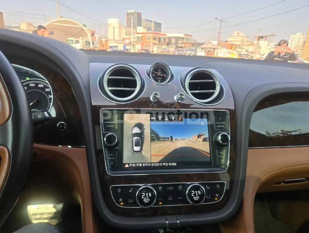 Bentley Bentayga ПОДГРЕВИ* ОБДУХВАНЕ* ХЕД ЪП, снимка 5 - Автомобили и джипове - 54247170