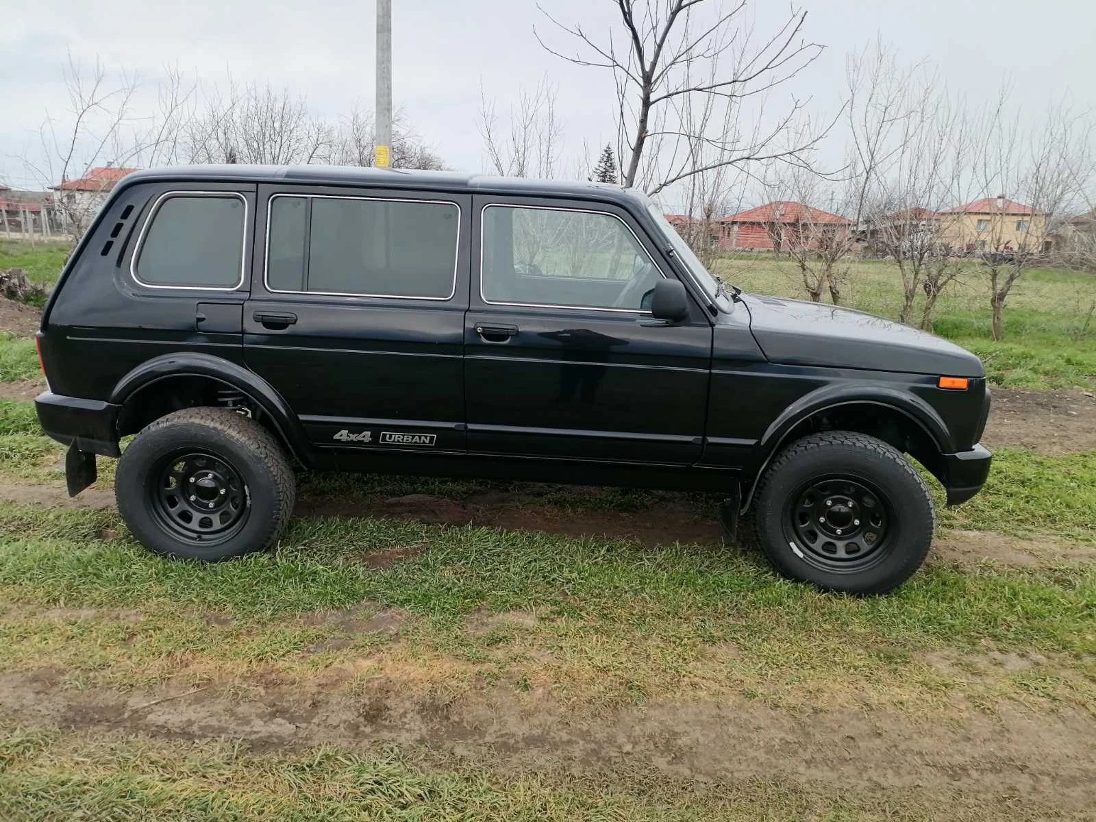 Lada Niva Урбън, снимка 4 - Автомобили и джипове - 54337508