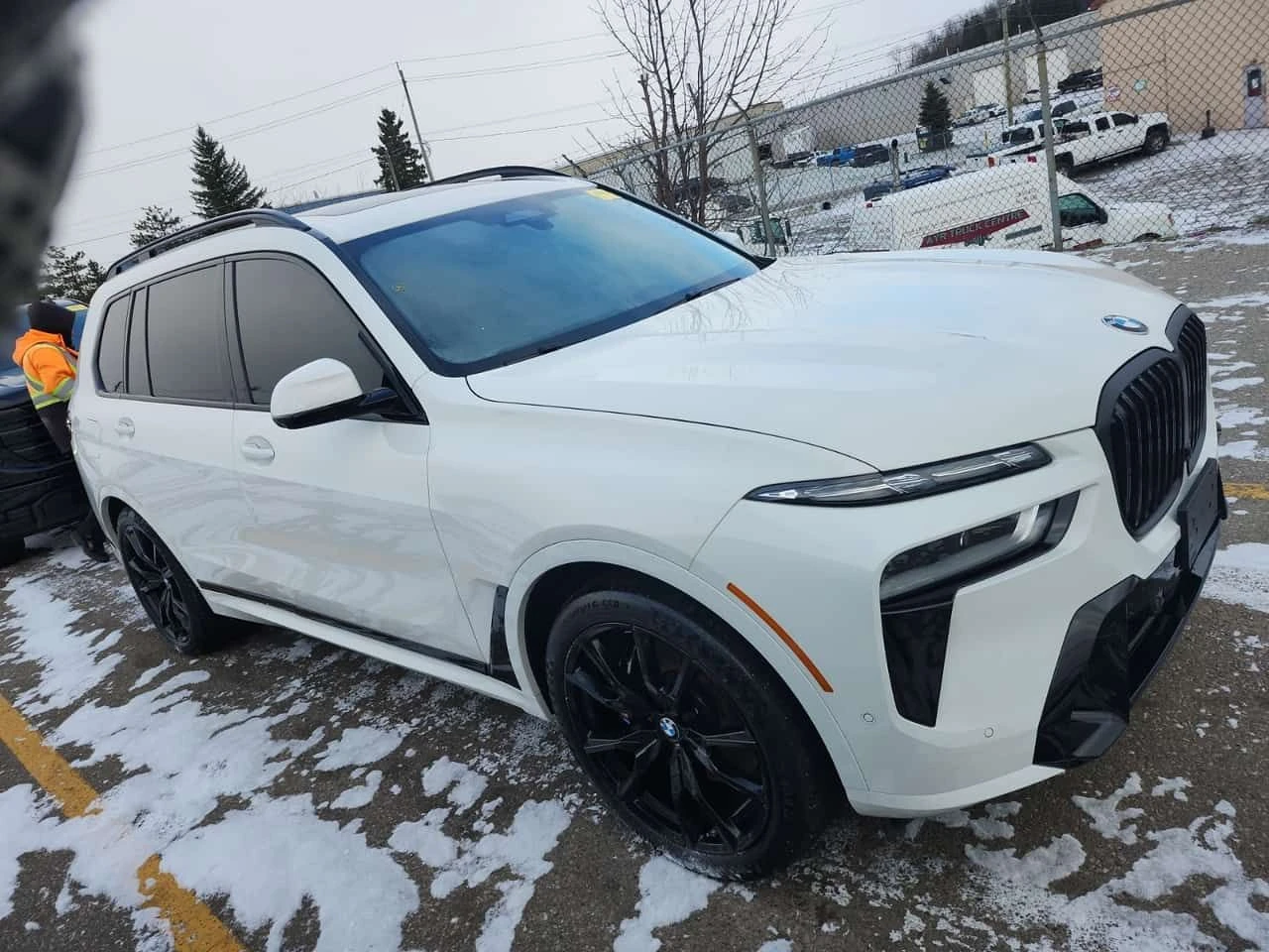 BMW X7 SWAROWSKI| SKY LOUNGE| ОБДУХВАНЕ| 2 КЛЮЧА| , снимка 5 - Автомобили и джипове - 54366079