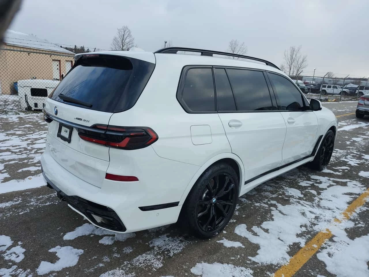 BMW X7 SWAROWSKI| SKY LOUNGE| ОБДУХВАНЕ| 2 КЛЮЧА| , снимка 2 - Автомобили и джипове - 54366079