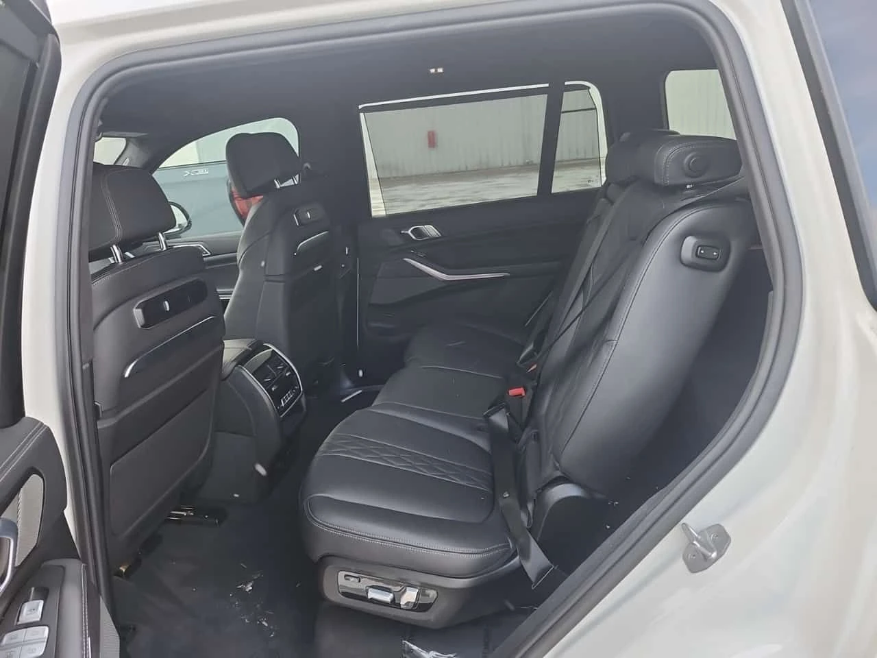 BMW X7 SWAROWSKI| SKY LOUNGE| ОБДУХВАНЕ| 2 КЛЮЧА| , снимка 12 - Автомобили и джипове - 54366079