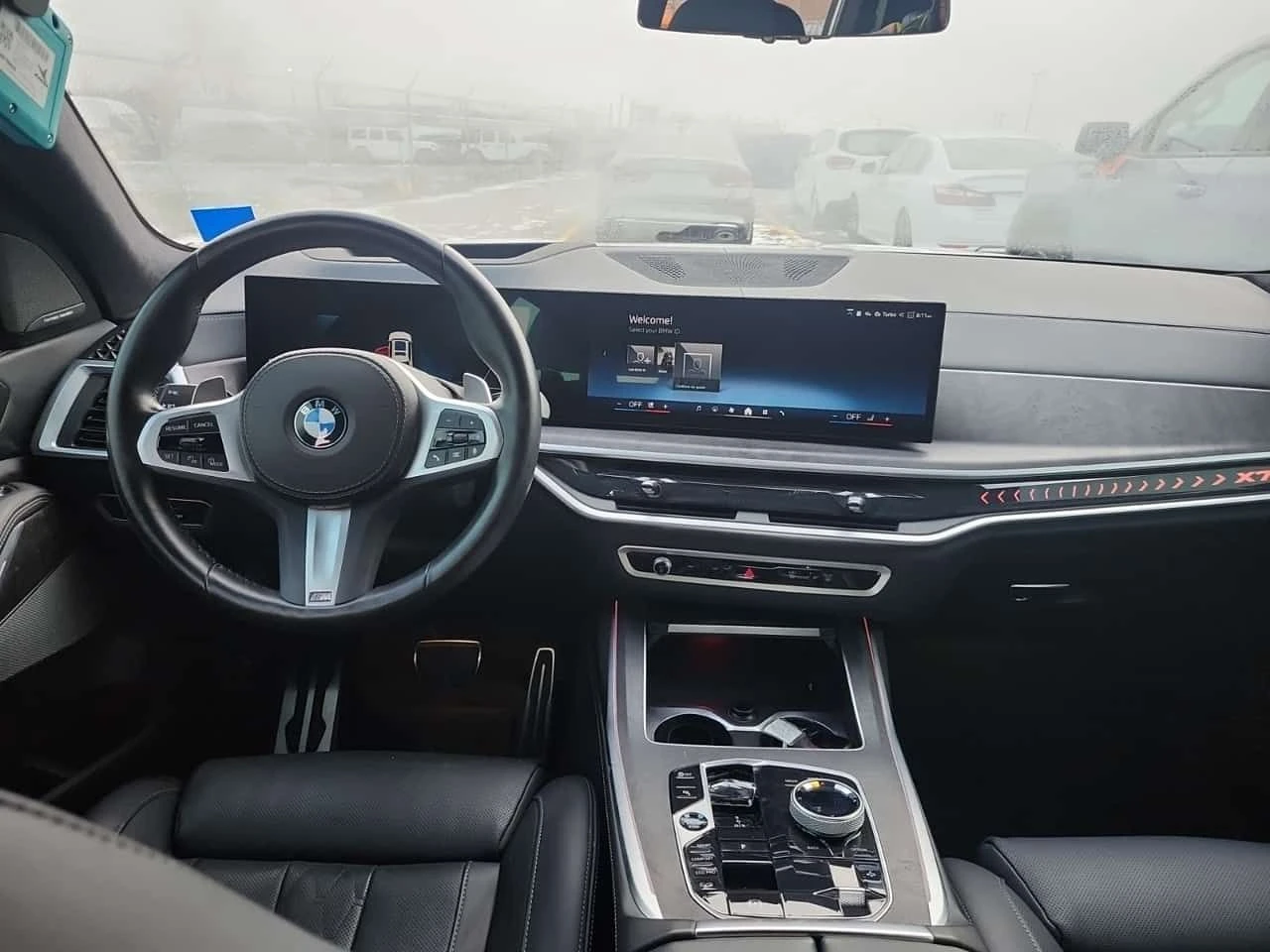 BMW X7 SWAROWSKI| SKY LOUNGE| ОБДУХВАНЕ| 2 КЛЮЧА| , снимка 10 - Автомобили и джипове - 54366079