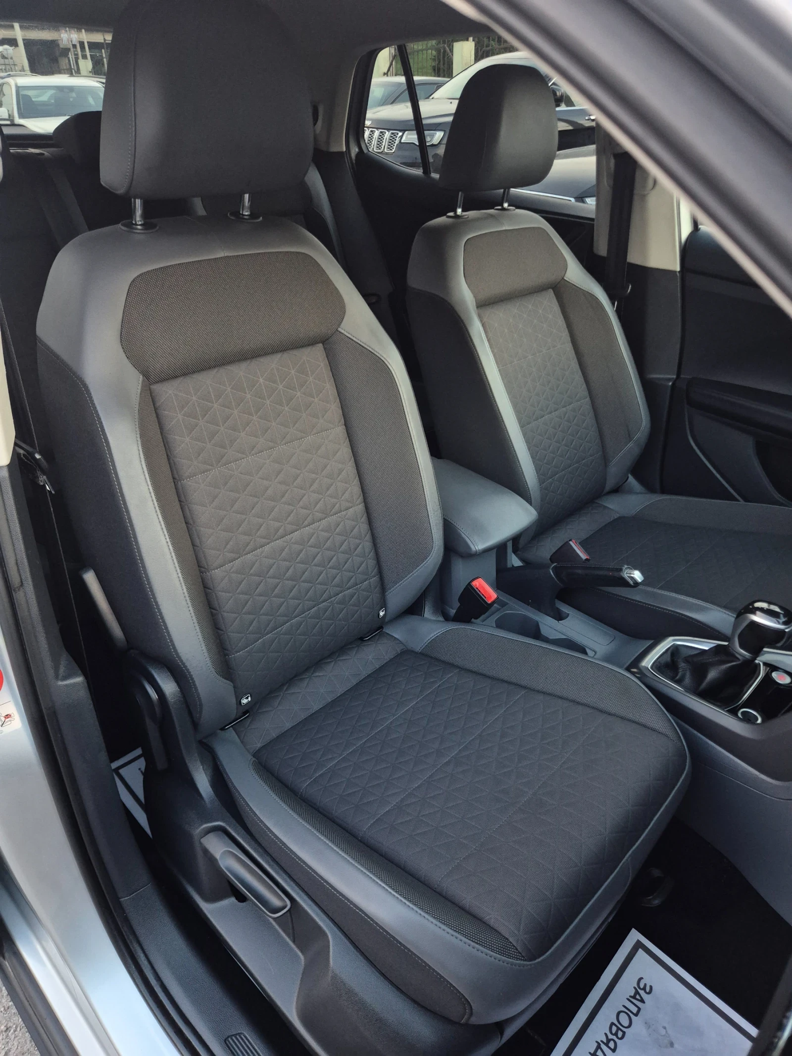 VW T-Cross 1.6TDI* DSG* NAVI* DIGITAL* LED* LANE ASSISTENT* D, снимка 14 - Автомобили и джипове - 54800647