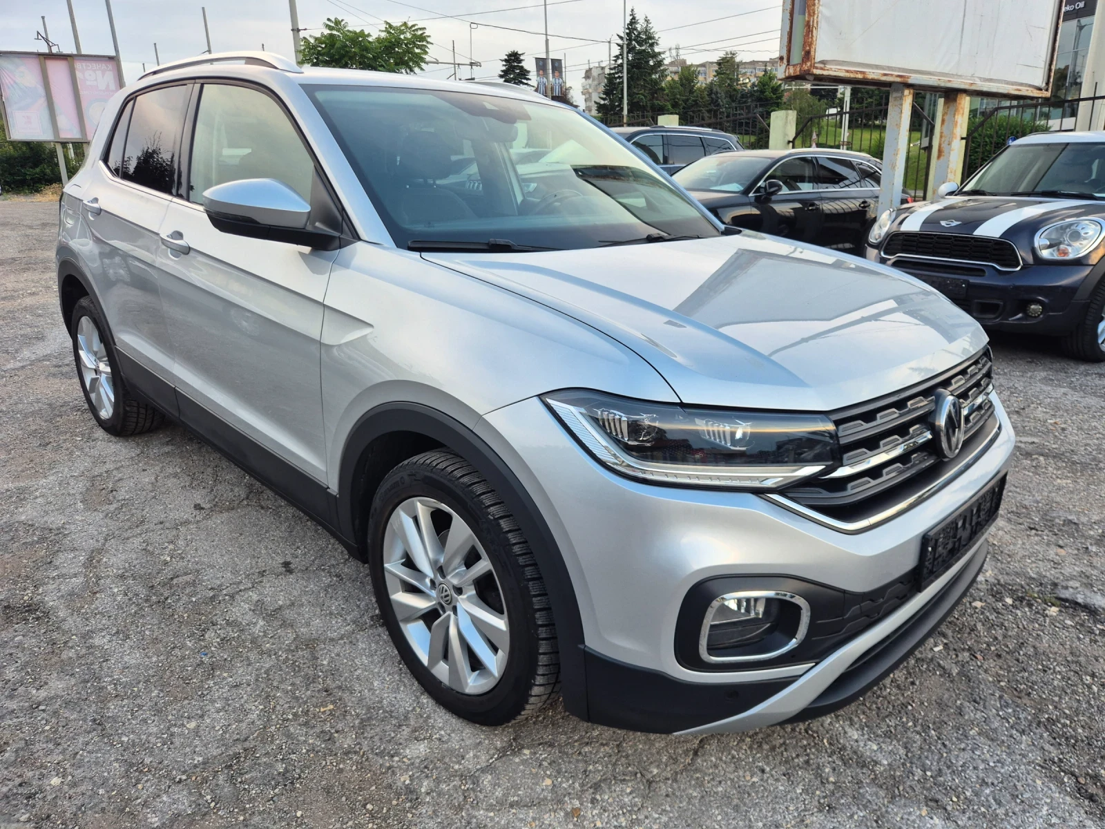 VW T-Cross 1.6TDI* DSG* NAVI* DIGITAL* LED* LANE ASSISTENT* D, снимка 3 - Автомобили и джипове - 54800647