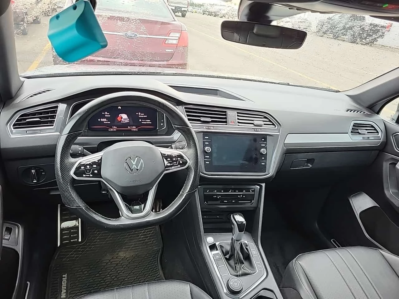 VW Tiguan  R Line Black Edition | DISTRONIC | PANO | LANE AS, снимка 12 - Автомобили и джипове - 54959781