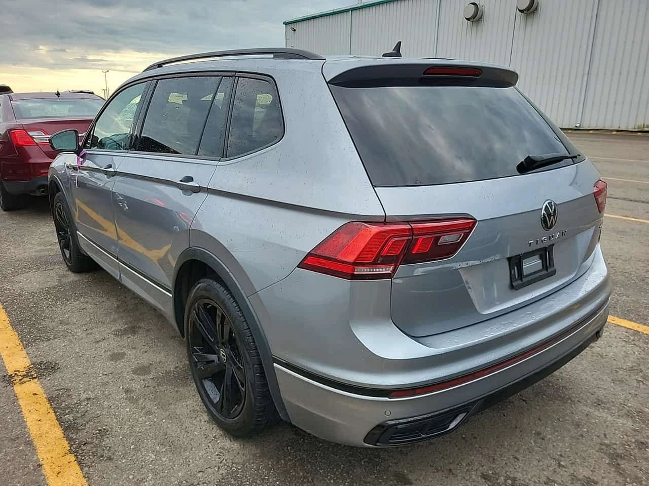 VW Tiguan  R Line Black Edition | DISTRONIC | PANO | LANE AS, снимка 5 - Автомобили и джипове - 54959781