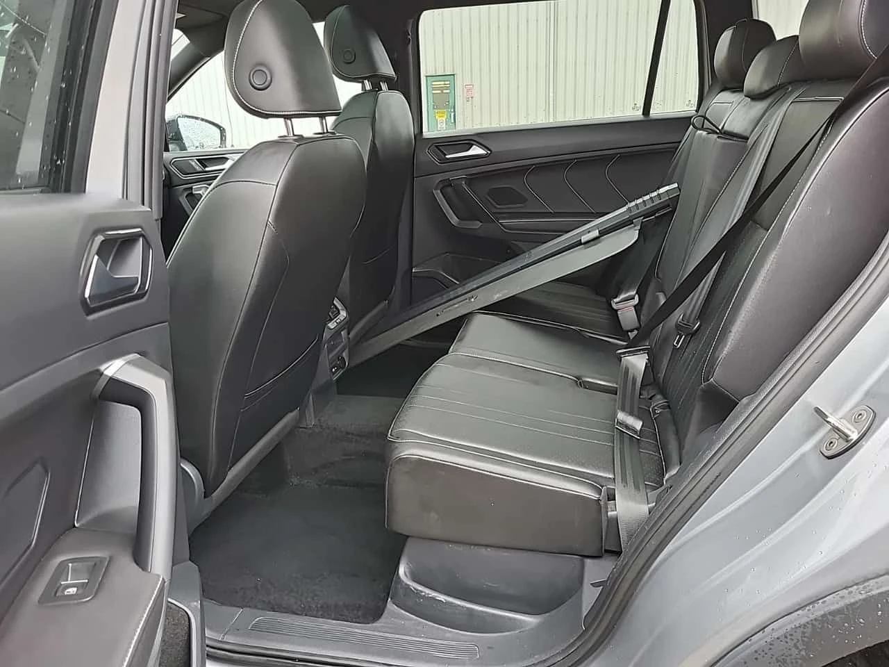 VW Tiguan  R Line Black Edition | DISTRONIC | PANO | LANE AS, снимка 14 - Автомобили и джипове - 54959781