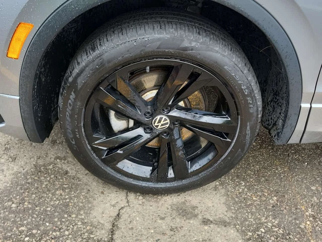 VW Tiguan  R Line Black Edition | DISTRONIC | PANO | LANE AS, снимка 9 - Автомобили и джипове - 54959781