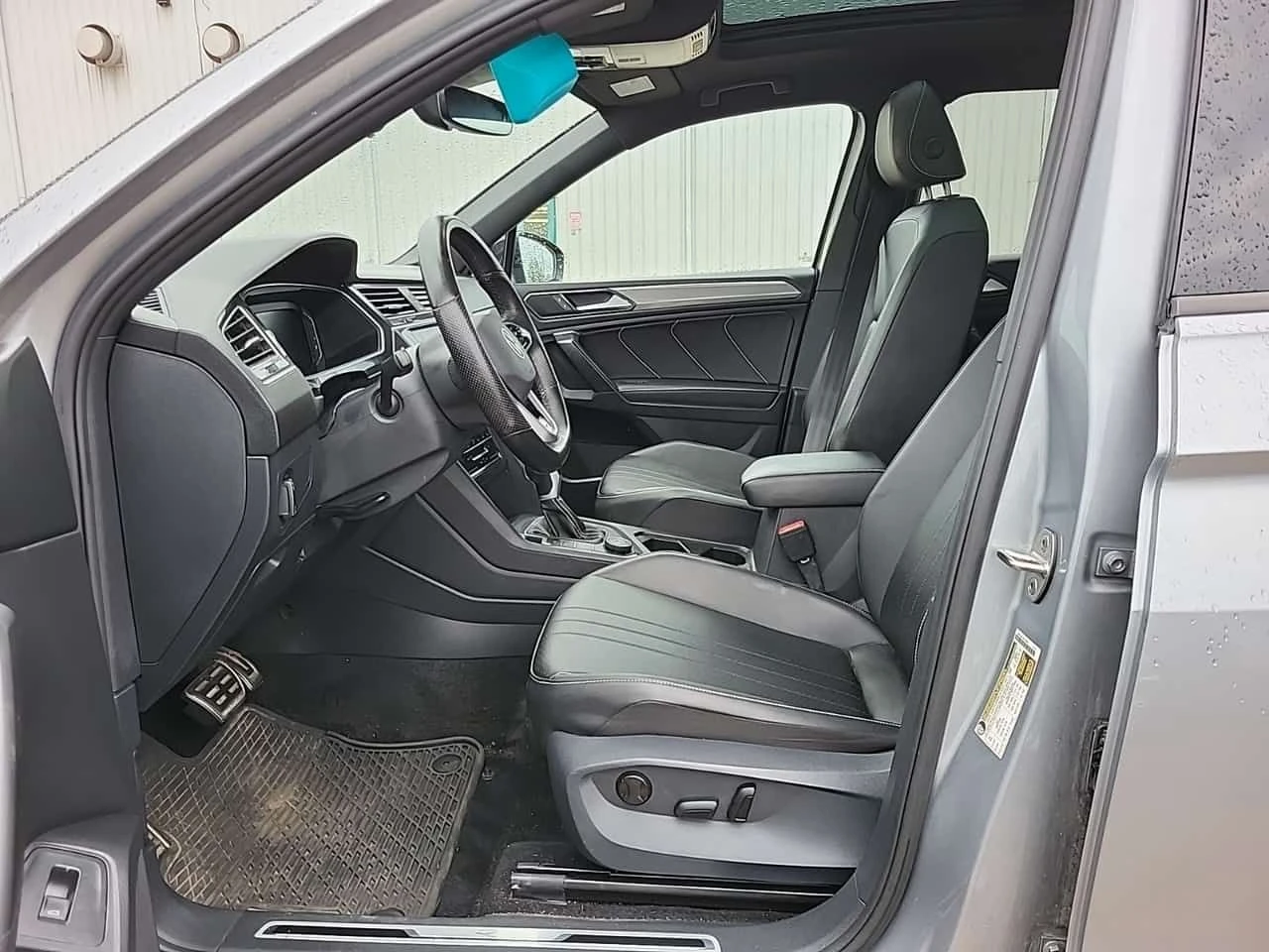 VW Tiguan  R Line Black Edition | DISTRONIC | PANO | LANE AS, снимка 11 - Автомобили и джипове - 54959781