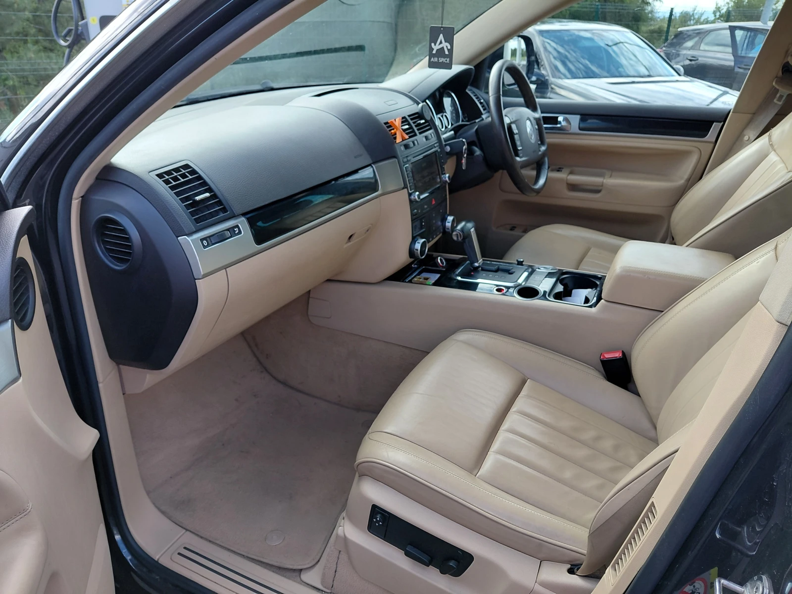 VW Touareg 3.0 TDI 224 кс., снимка 9 - Автомобили и джипове - 55696027