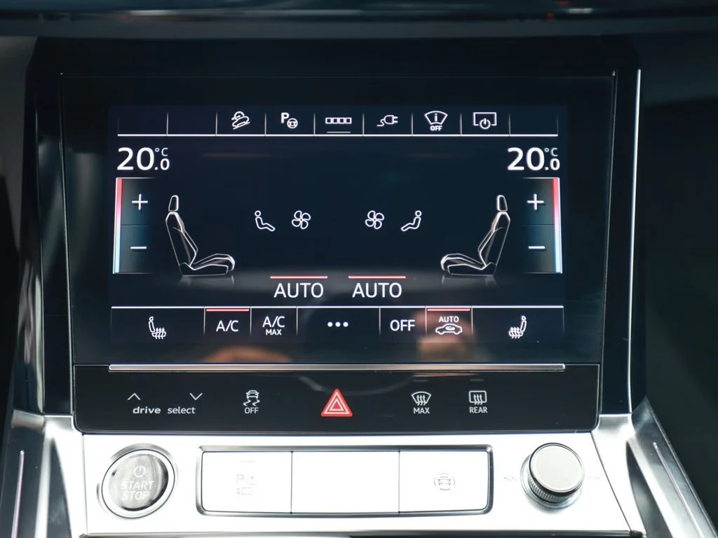 Audi Q8 E-TRON 50 / S-LINE / MATRIX / BLACK OPTIC/ QUATTRO, снимка 13 - Автомобили и джипове - 56085447
