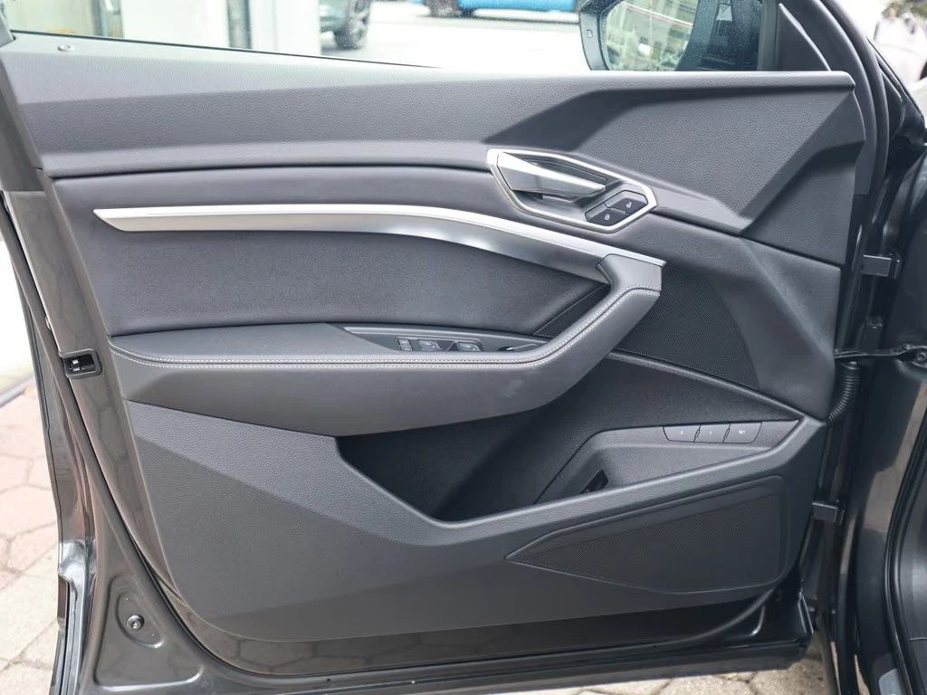 Audi Q8 E-TRON 50 / S-LINE / MATRIX / BLACK OPTIC/ QUATTRO, снимка 5 - Автомобили и джипове - 56085447