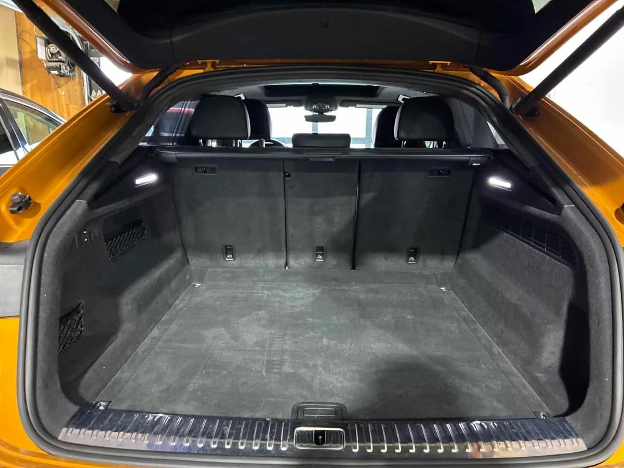 Audi Q8 Technik  CARFAX, снимка 12 - Автомобили и джипове - 56509713