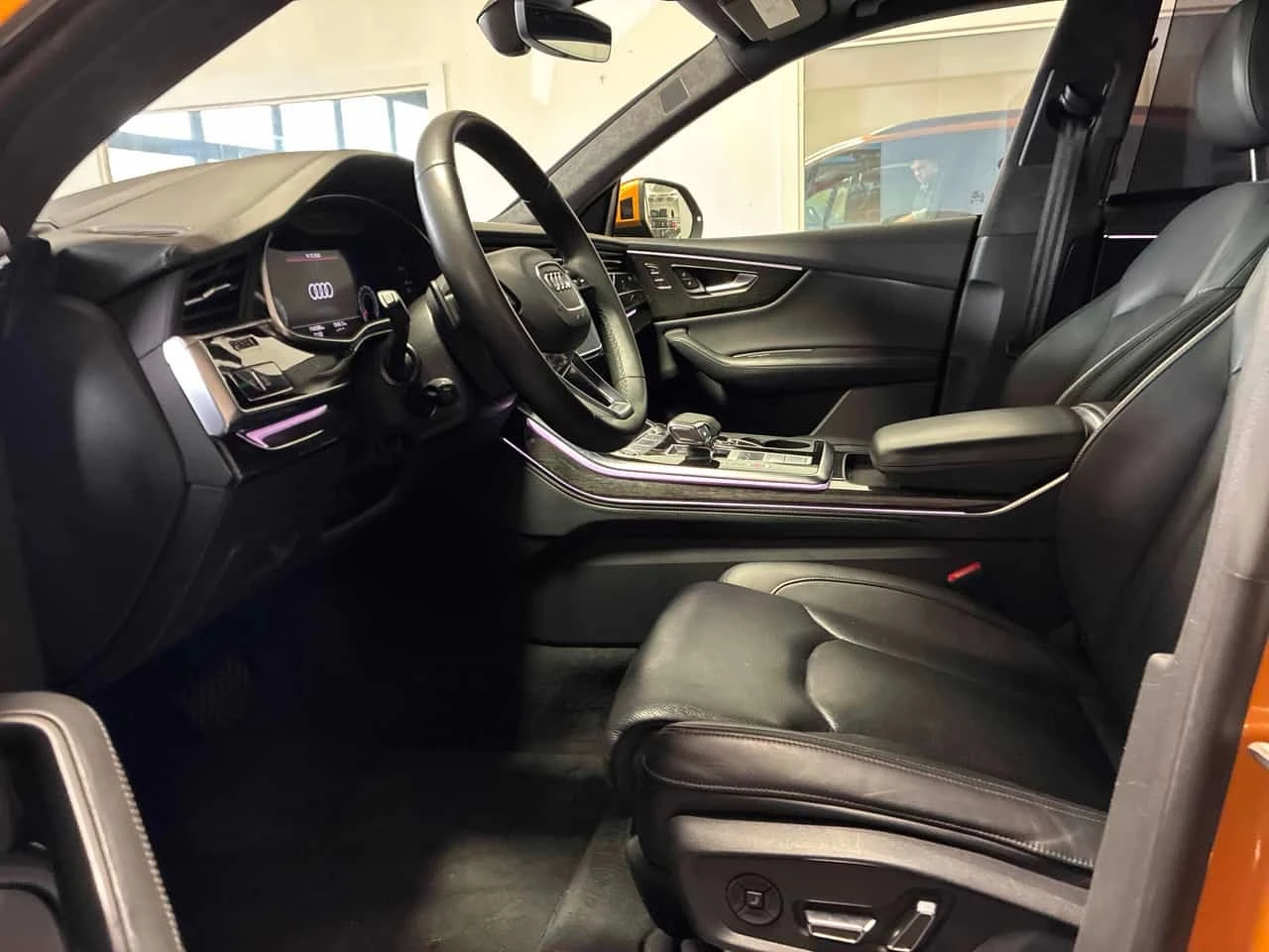 Audi Q8 Technik  CARFAX, снимка 10 - Автомобили и джипове - 56509713
