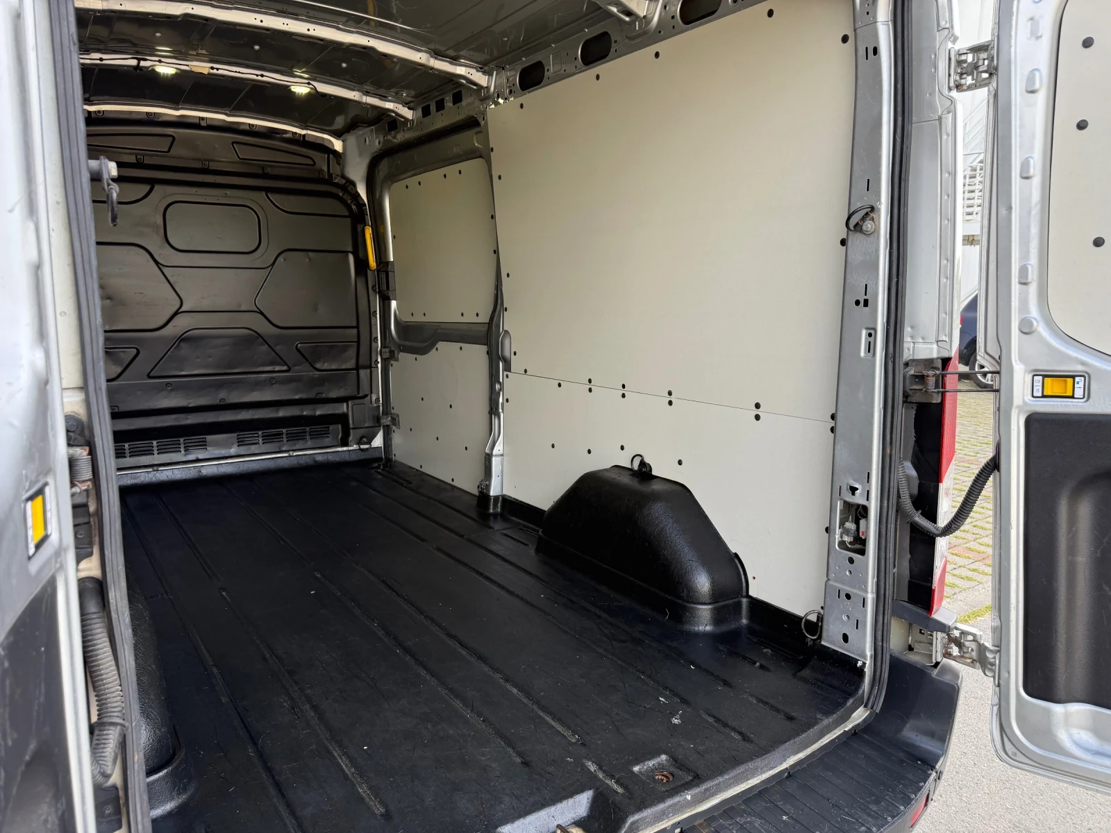 Ford Transit 2.2d/155ps/L2H2/LED/SILVER/EURO-6, снимка 12 - Бусове и автобуси - 54766165