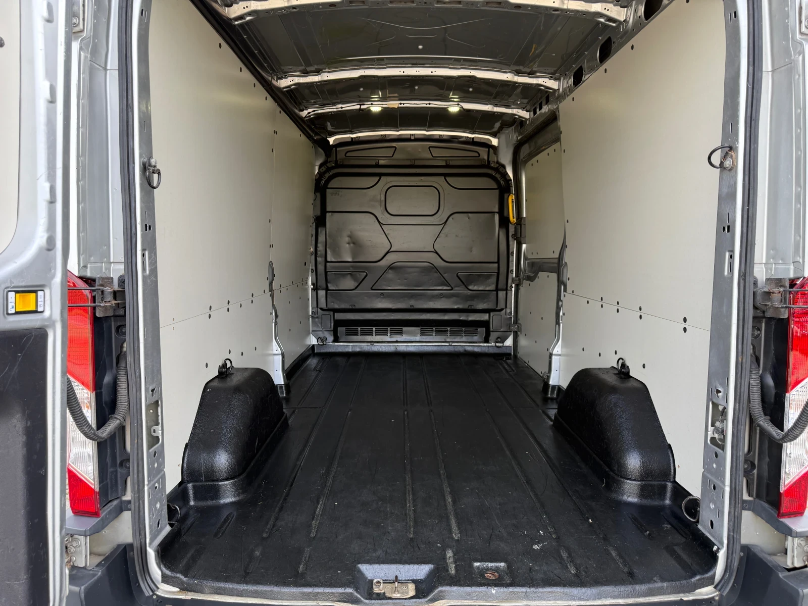 Ford Transit 2.2d/155ps/L2H2/LED/SILVER/EURO-6, снимка 11 - Бусове и автобуси - 54766165