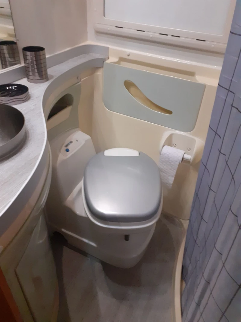 Кемпер Fiat Дукато, снимка 16 - Каравани и кемпери - 52626020