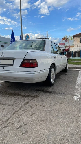 Mercedes-Benz 124 (E200), снимка 7