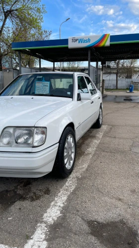 Mercedes-Benz 124 (E200), снимка 3